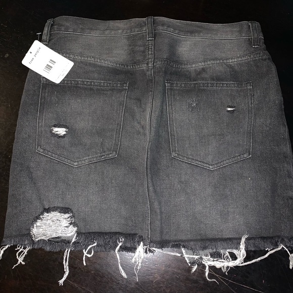 We The Free NWT Distressed Jean Skirt - Picture 5 of 8